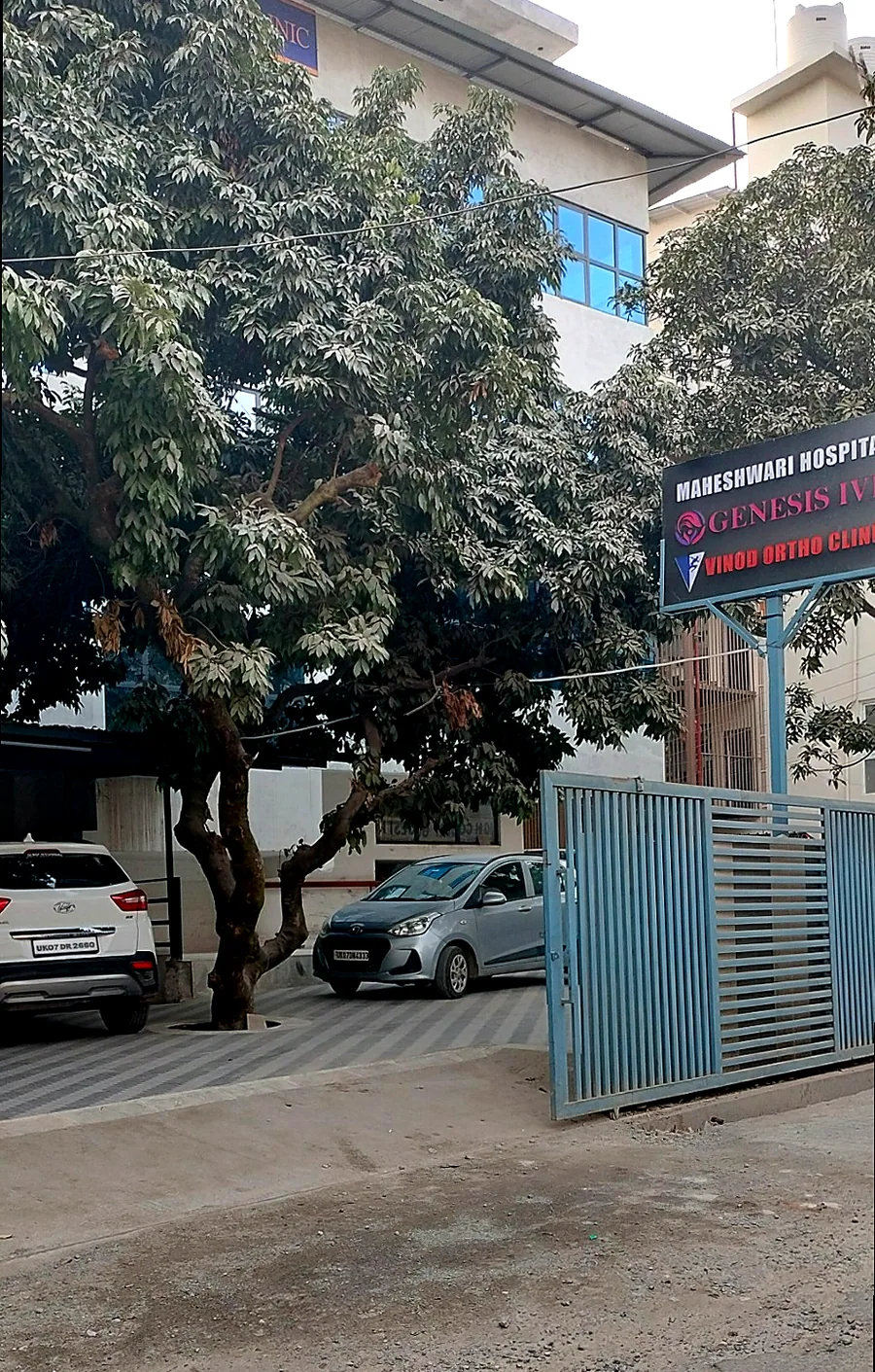 Hospital Entrance and parking area — original clinic photograph, improved framing
